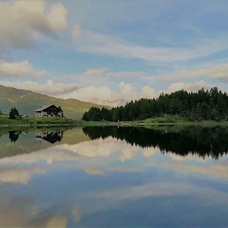 Rifugio Al Lago Del Mortirolo In Inverno Raggiungibile Solo A Piedi Villa Monno Luaran gambar