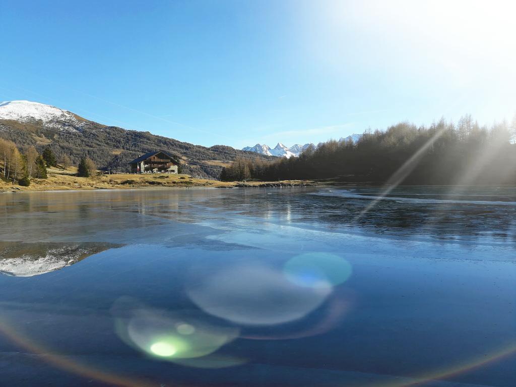 Rifugio Al Lago Del Mortirolo In Inverno Raggiungibile Solo A Piedi Villa Monno Luaran gambar