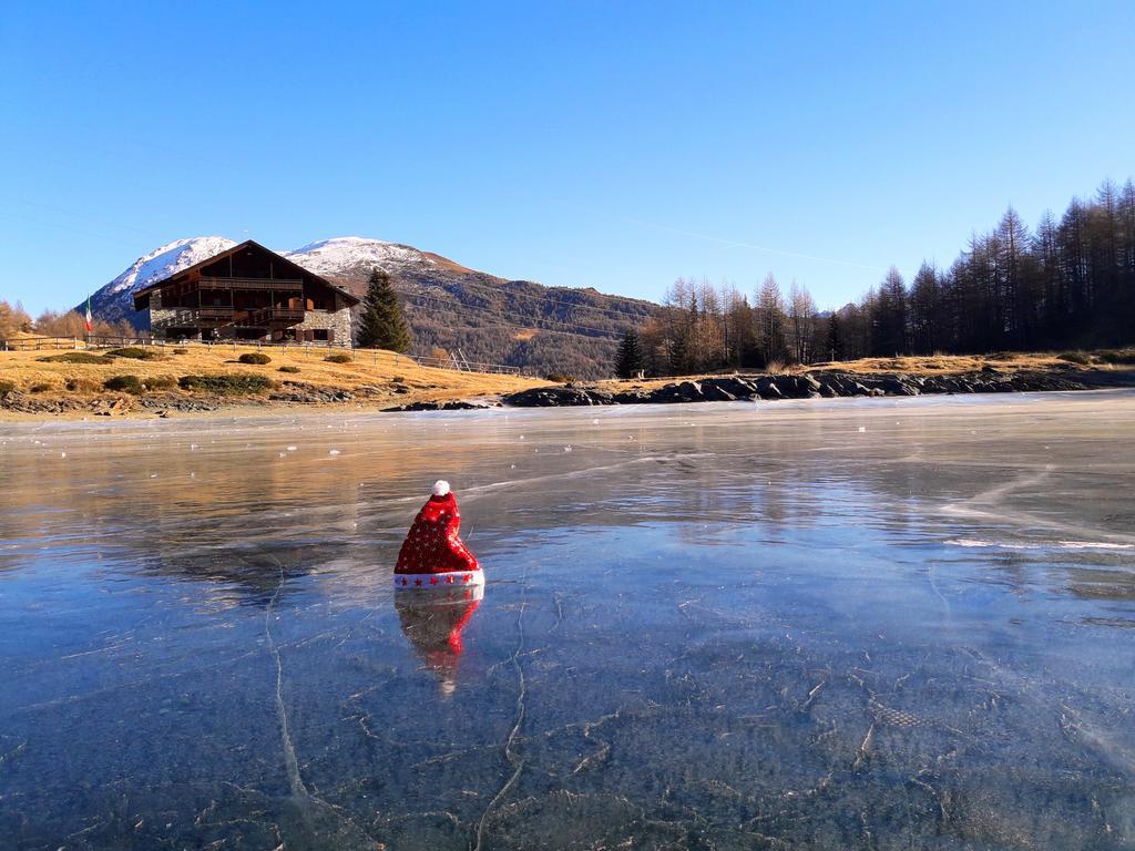Rifugio Al Lago Del Mortirolo In Inverno Raggiungibile Solo A Piedi Monno Luaran gambar