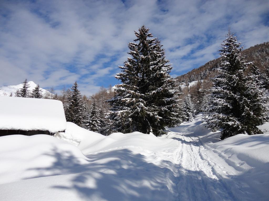 Rifugio Al Lago Del Mortirolo In Inverno Raggiungibile Solo A Piedi Villa Monno Luaran gambar