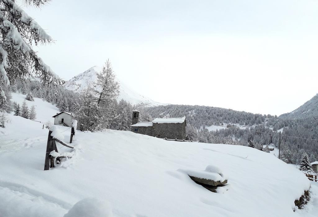 Rifugio Al Lago Del Mortirolo In Inverno Raggiungibile Solo A Piedi Villa Monno Luaran gambar