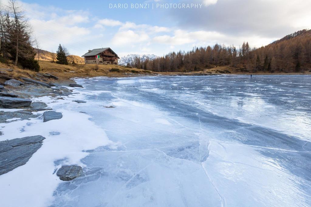 Rifugio Al Lago Del Mortirolo In Inverno Raggiungibile Solo A Piedi Monno Luaran gambar
