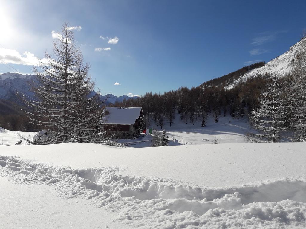 Rifugio Al Lago Del Mortirolo In Inverno Raggiungibile Solo A Piedi Villa Monno Luaran gambar