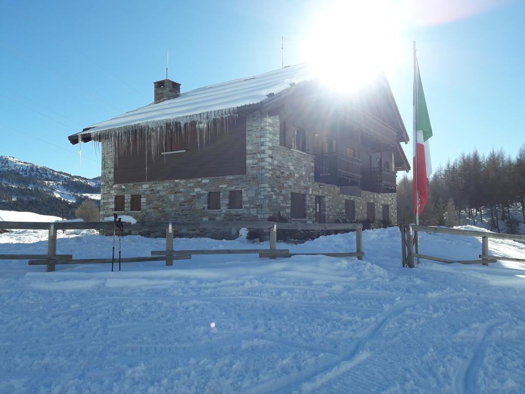 Rifugio Al Lago Del Mortirolo In Inverno Raggiungibile Solo A Piedi Monno Luaran gambar