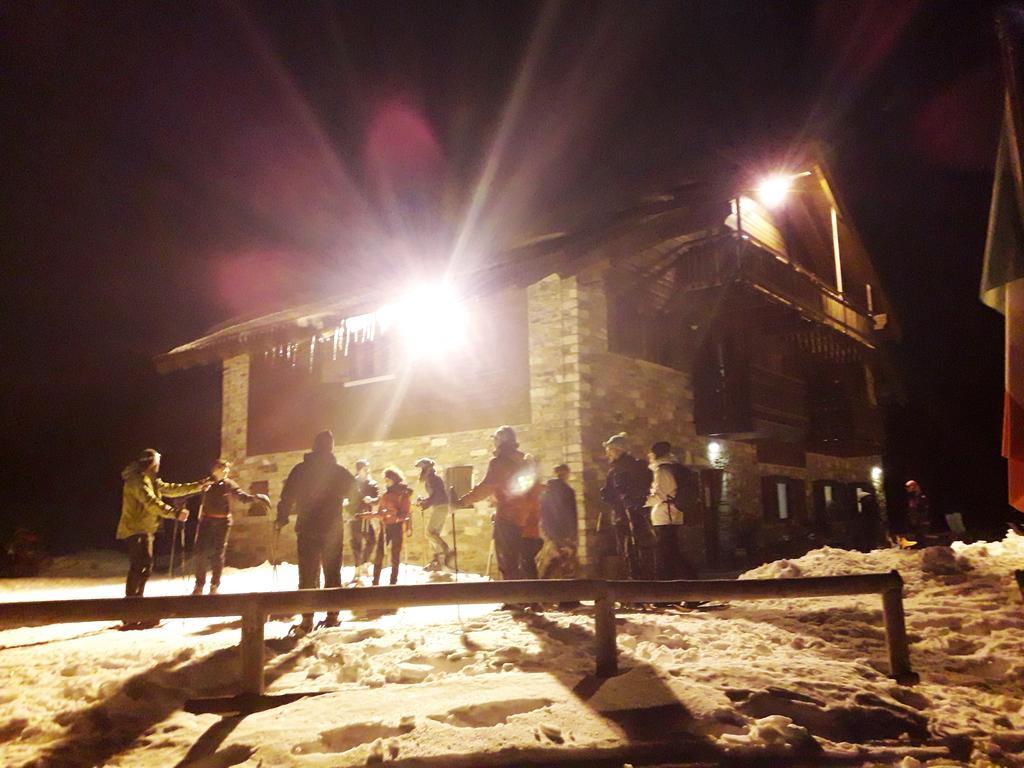 Rifugio Al Lago Del Mortirolo In Inverno Raggiungibile Solo A Piedi Villa Monno Luaran gambar