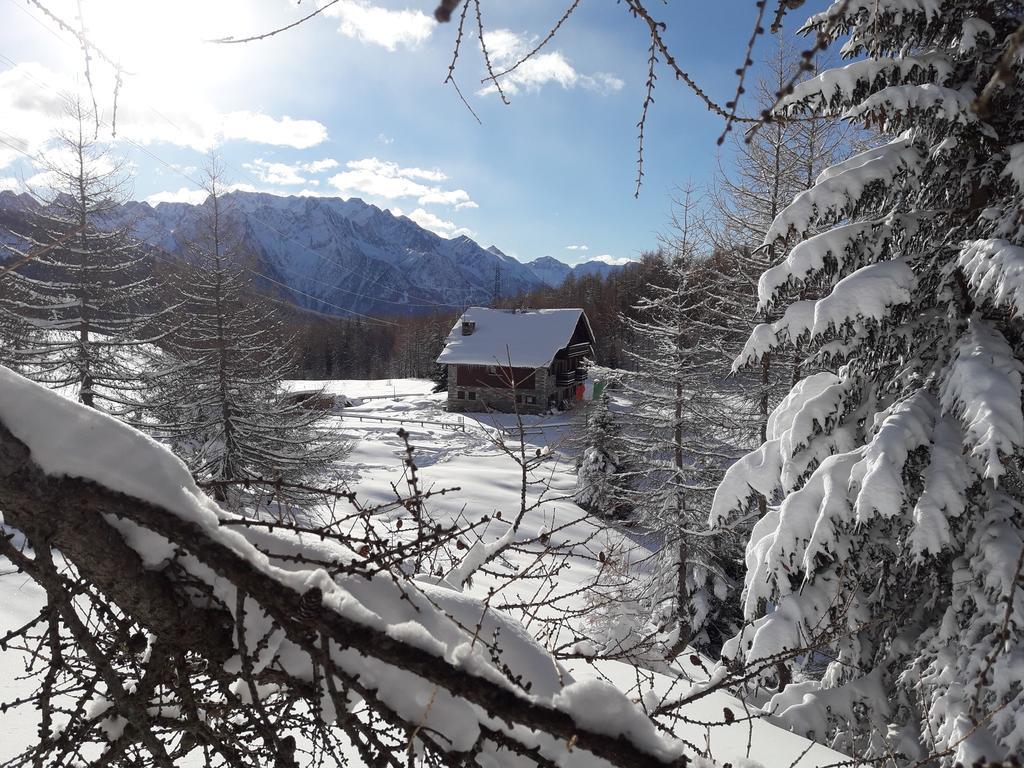 Rifugio Al Lago Del Mortirolo In Inverno Raggiungibile Solo A Piedi Villa Monno Luaran gambar