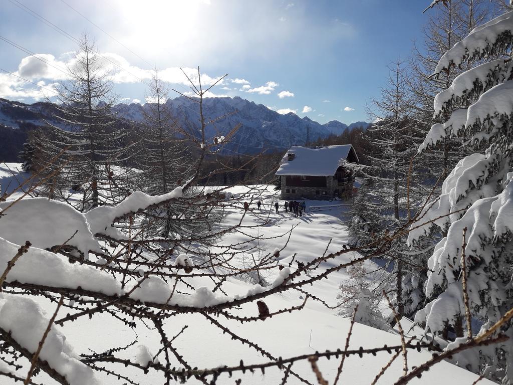 Rifugio Al Lago Del Mortirolo In Inverno Raggiungibile Solo A Piedi Villa Monno Luaran gambar