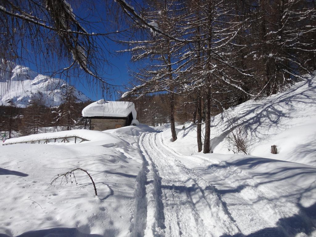 Rifugio Al Lago Del Mortirolo In Inverno Raggiungibile Solo A Piedi Villa Monno Luaran gambar