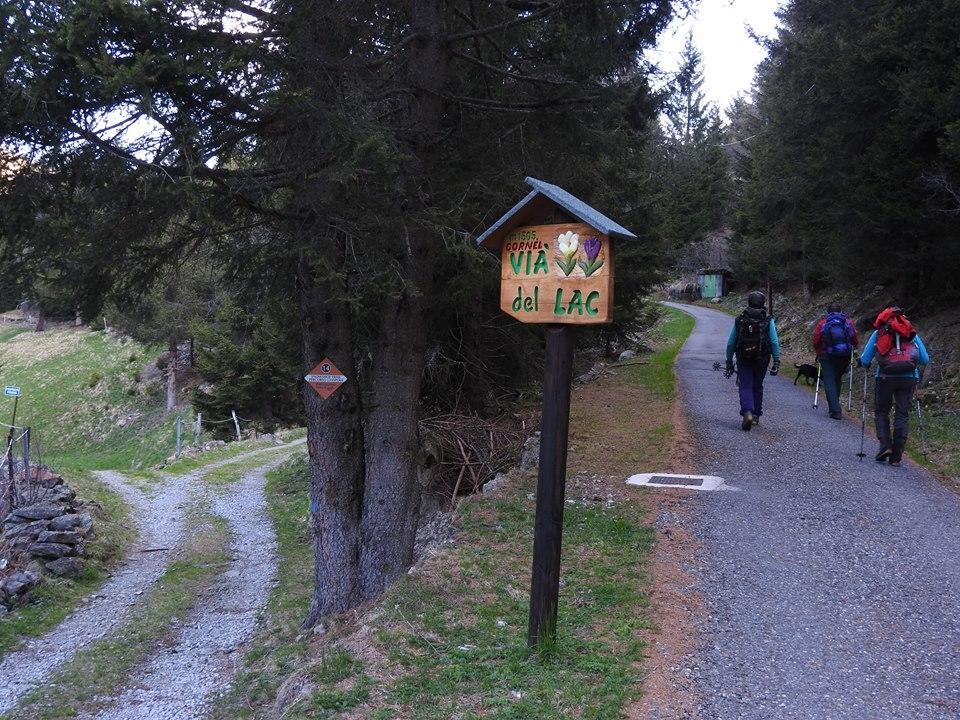Rifugio Al Lago Del Mortirolo In Inverno Raggiungibile Solo A Piedi Monno Luaran gambar