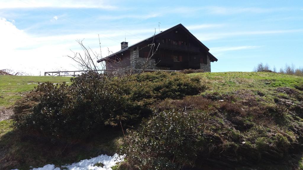 Rifugio Al Lago Del Mortirolo In Inverno Raggiungibile Solo A Piedi Villa Monno Luaran gambar