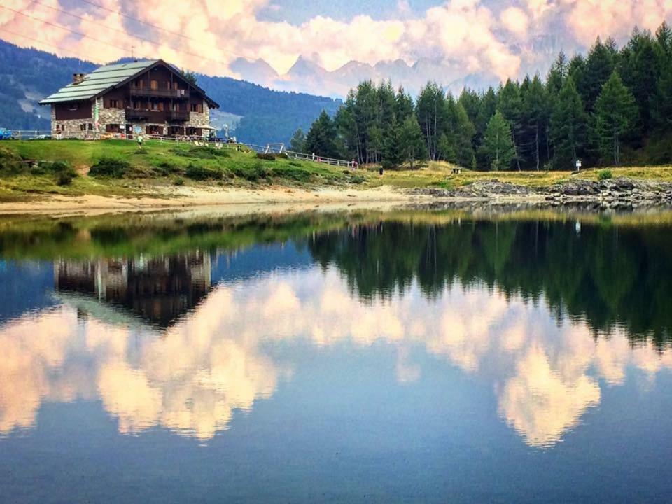 Rifugio Al Lago Del Mortirolo In Inverno Raggiungibile Solo A Piedi Monno Luaran gambar