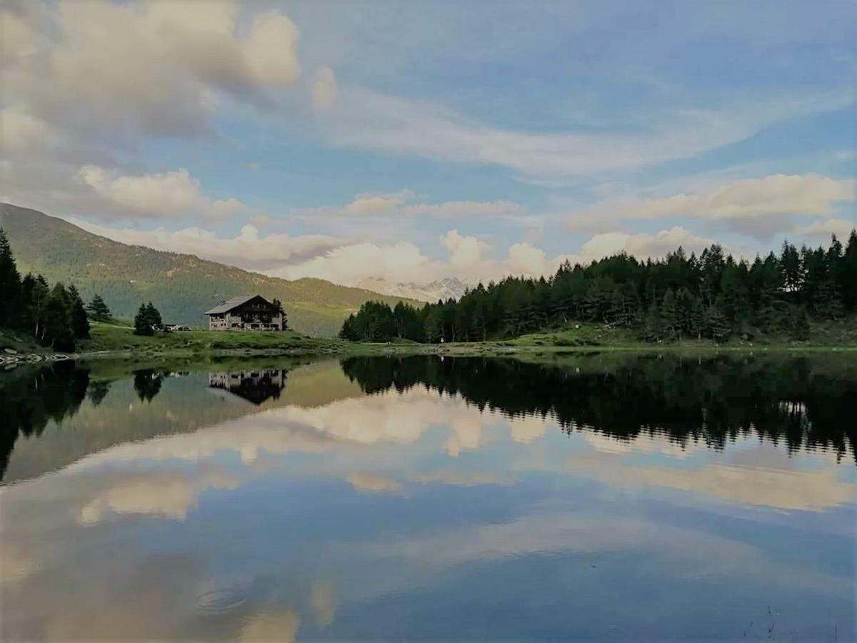 Rifugio Al Lago Del Mortirolo In Inverno Raggiungibile Solo A Piedi Villa Monno Luaran gambar