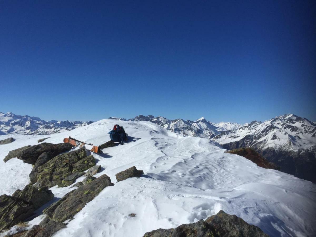 Rifugio Al Lago Del Mortirolo In Inverno Raggiungibile Solo A Piedi Villa Monno Luaran gambar