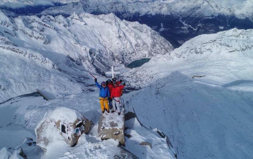 Rifugio Al Lago Del Mortirolo In Inverno Raggiungibile Solo A Piedi Monno Luaran gambar