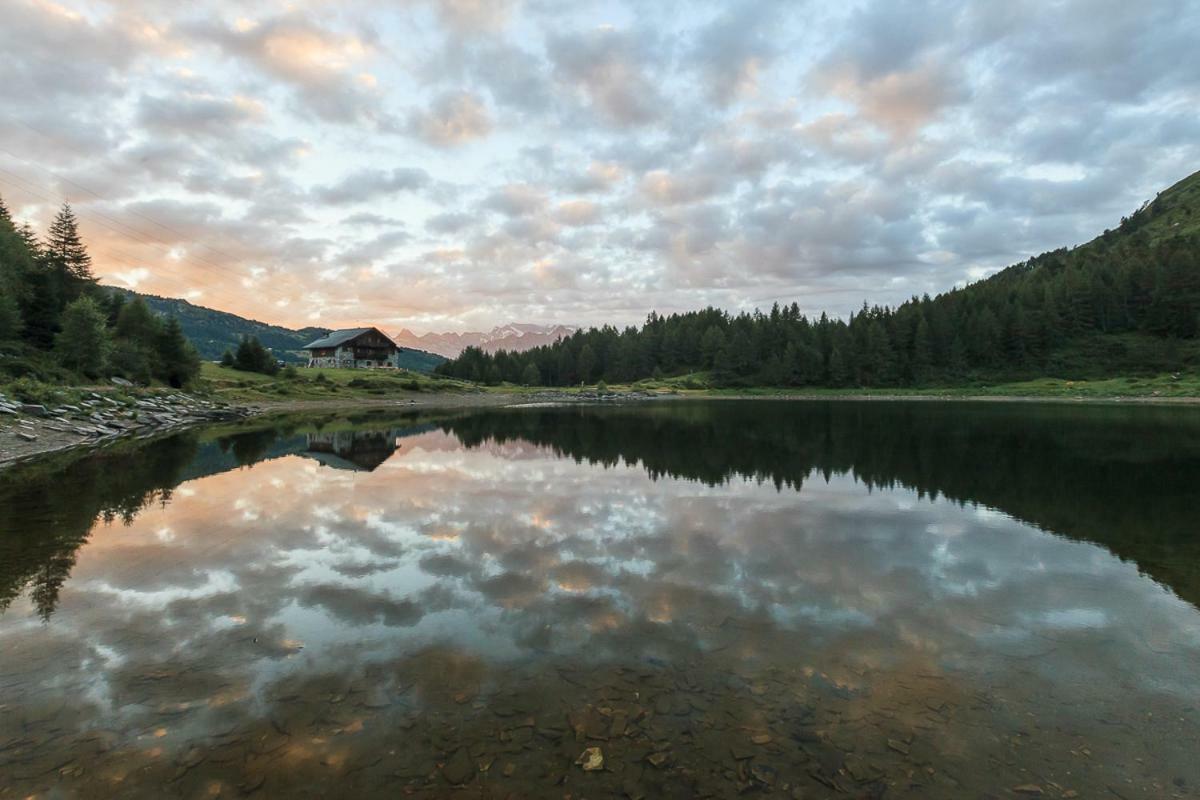 Rifugio Al Lago Del Mortirolo In Inverno Raggiungibile Solo A Piedi Villa Monno Luaran gambar