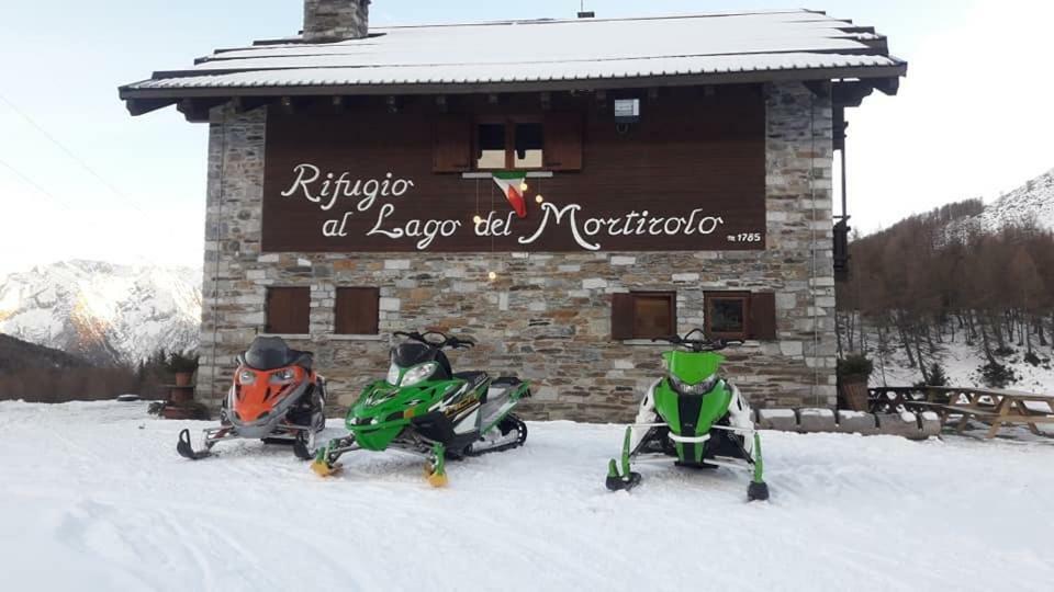 Rifugio Al Lago Del Mortirolo In Inverno Raggiungibile Solo A Piedi Villa Monno Luaran gambar