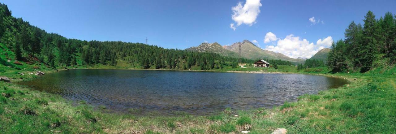 Rifugio Al Lago Del Mortirolo In Inverno Raggiungibile Solo A Piedi Villa Monno Luaran gambar